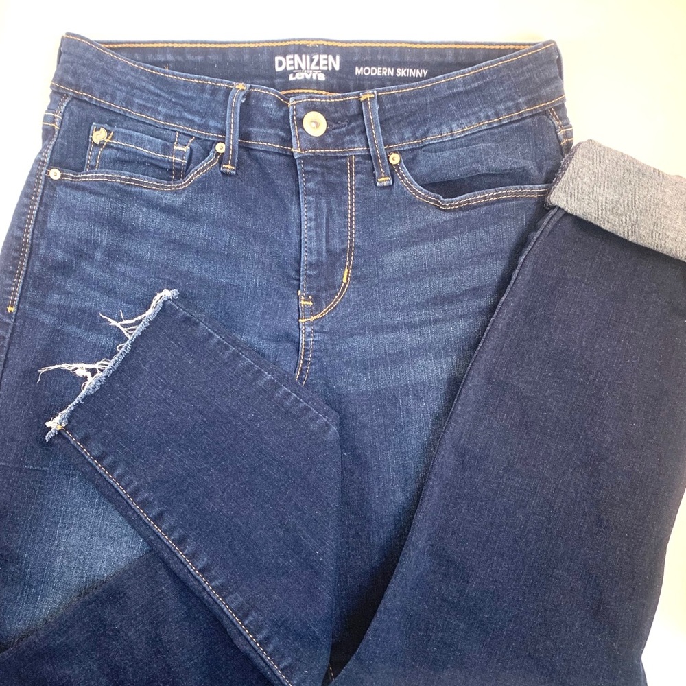 Levi Denizen Skinny Jeans.